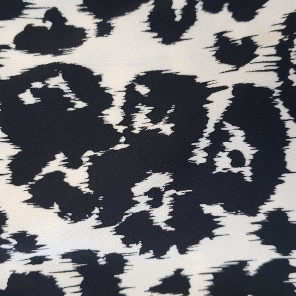 Worthington Short Sleeve Scoop Neck Ivory with Black Design Top, 1X - Picture 2 of 6